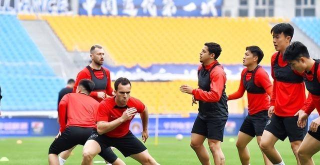 战术调整引发热议！，穆古鲁扎在瑞士队比赛中战术调整引发球迷热议的简单介绍