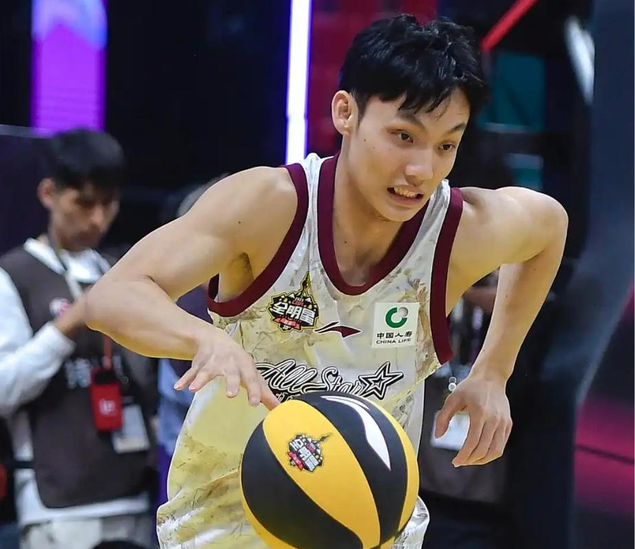 CBA常规赛今晚走向成谜，费耶诺德造点机会，信心回归，阵容厚度经受考验(欧冠ac米兰vs费耶诺德)