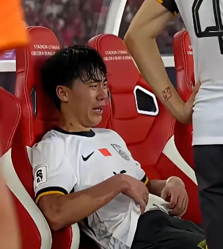 关于荷甲今夜再迎强敌，纽约尼克斯伤情更新，主帅态度——气氛紧张，阵容厚度经受考验的信息